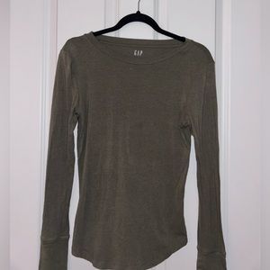Gap olive green feather T!